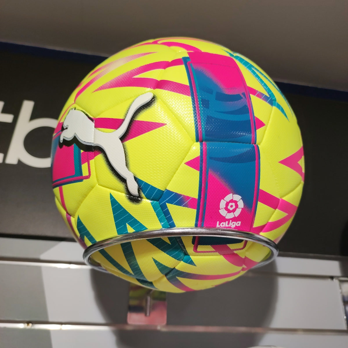 PUMA y Liga F presentan el balón oficial ÓRBITA para la temporada